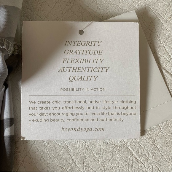 Beyond Yoga Grey Camo Leggings - Picture 7 of 7